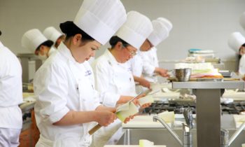 Nội dung kỳ thi kỹ năng đặc định ngành ăn uống nhà hàng – nghề chế biến thức ăn
